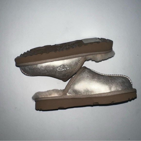 UGG Kids' Keegan Metallic UGGplush Faux Fur Lined Slipper - New In Box - Picture 15 of 16